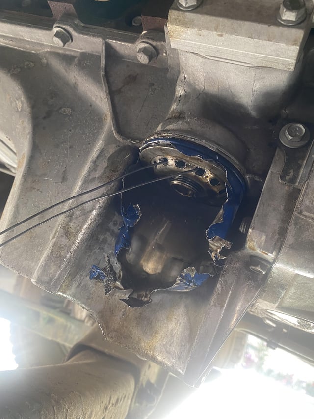 Are Oil Filters Reverse Threaded? Check the Removal Direction